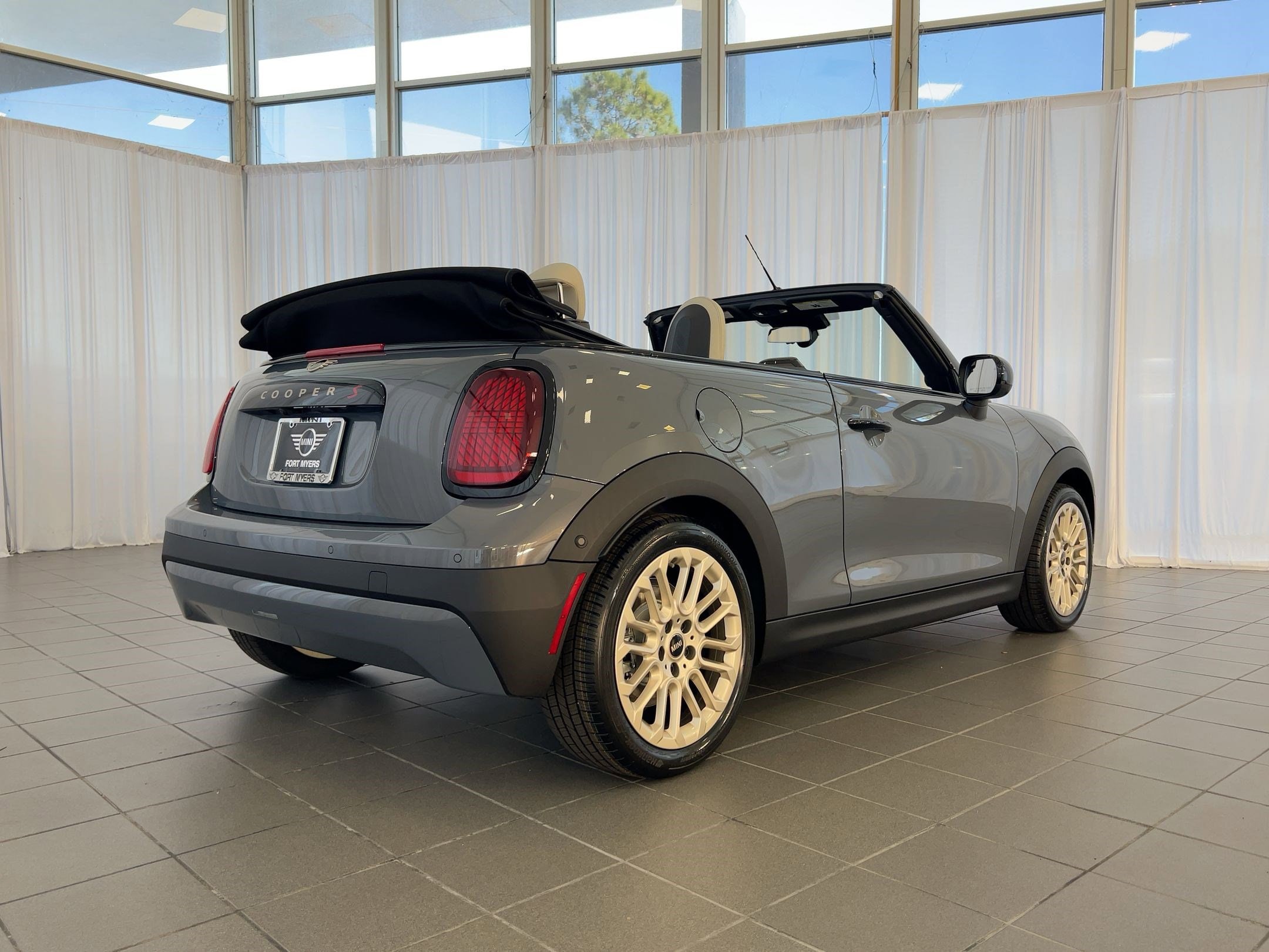2026 MINI Convertible S - Photo 9