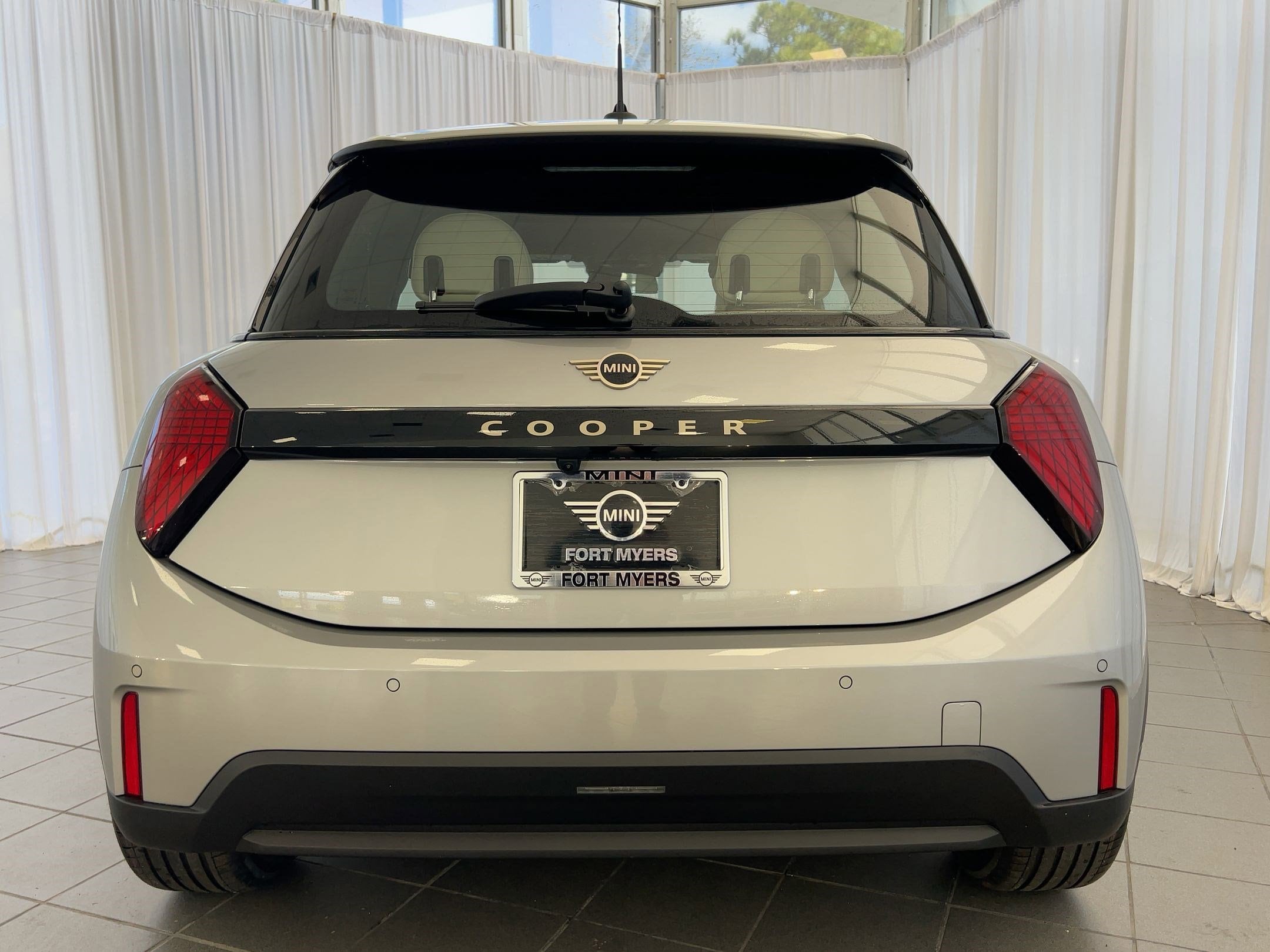 2026 MINI Hardtop 2 Door - Photo 10