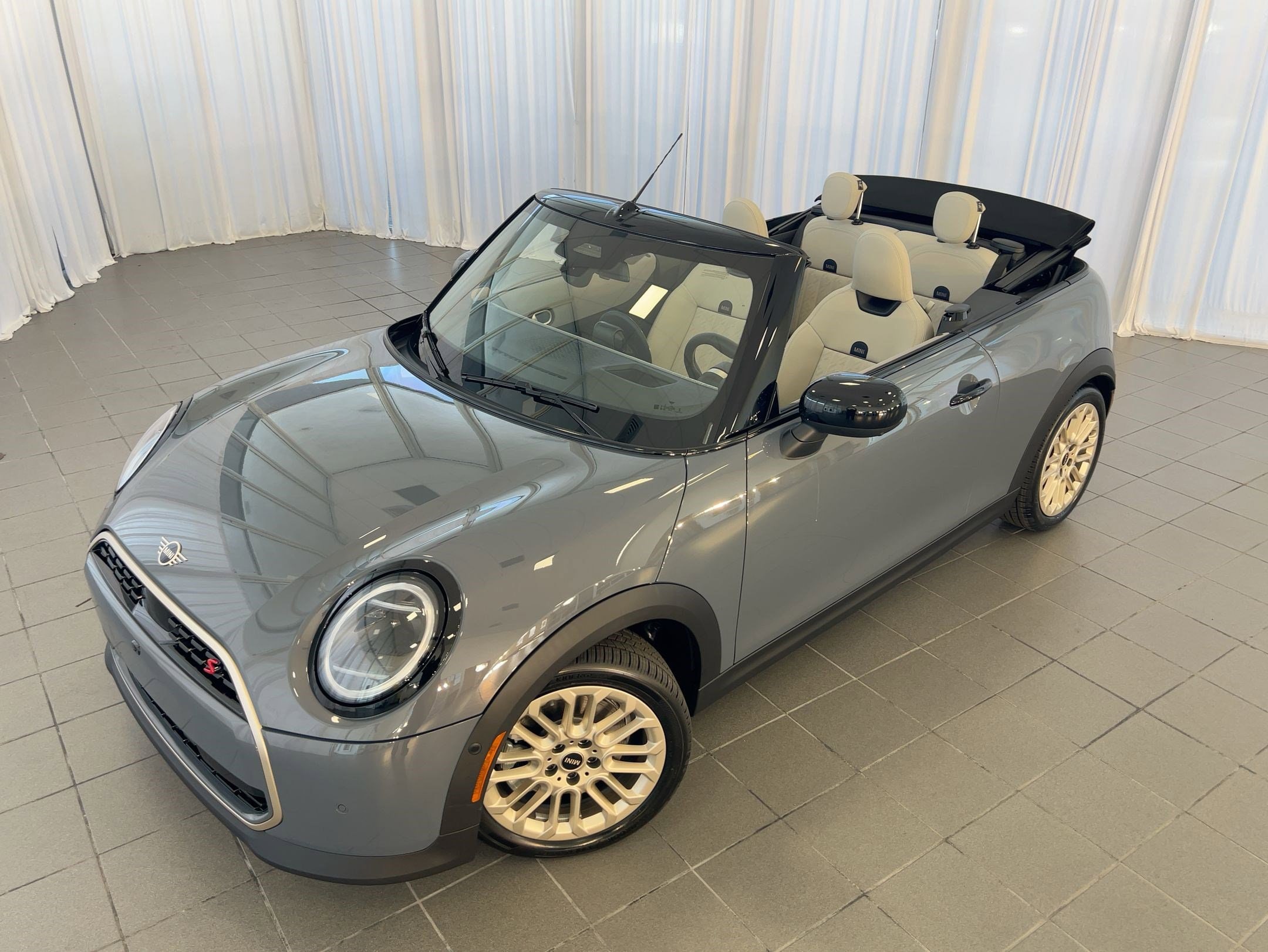 2026 MINI Convertible S - Photo 30