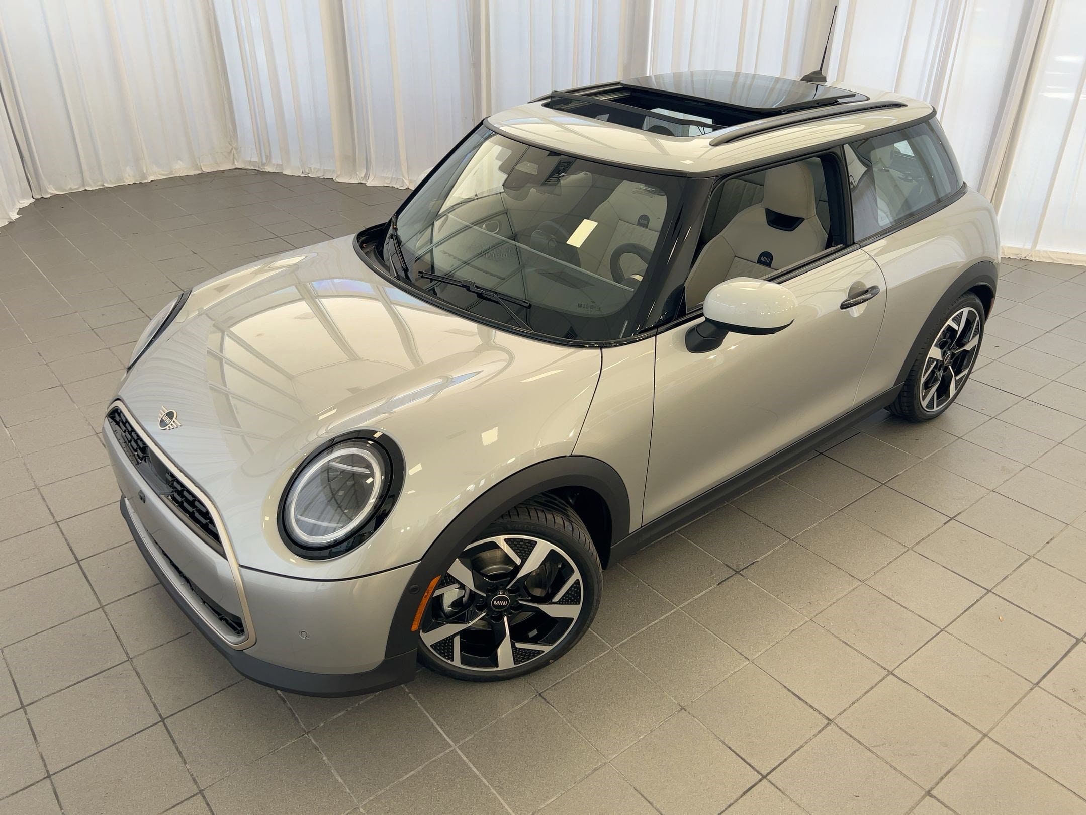 2026 MINI Hardtop 2 Door - Photo 27