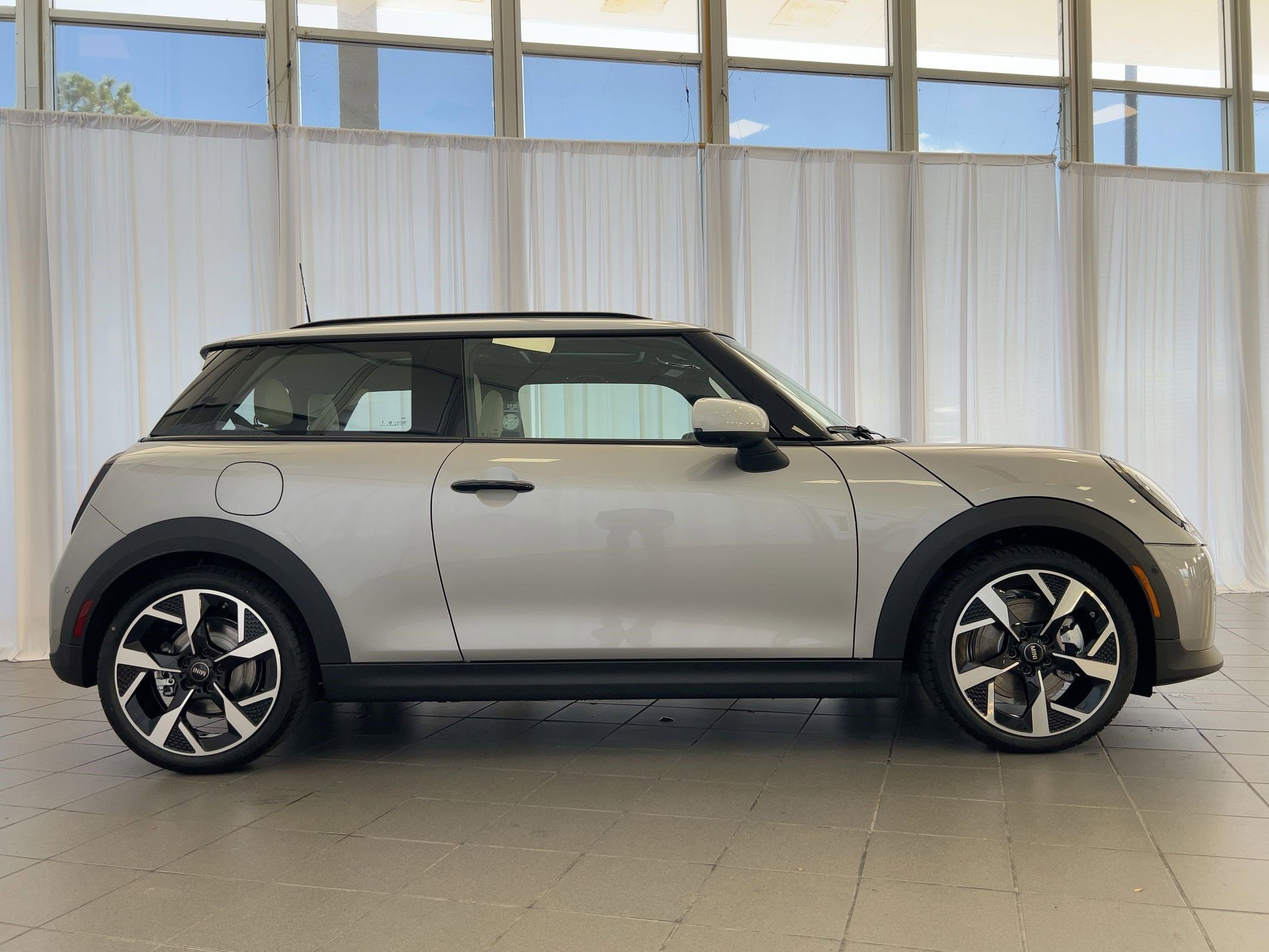 2026 MINI Hardtop 2 Door - Photo 8