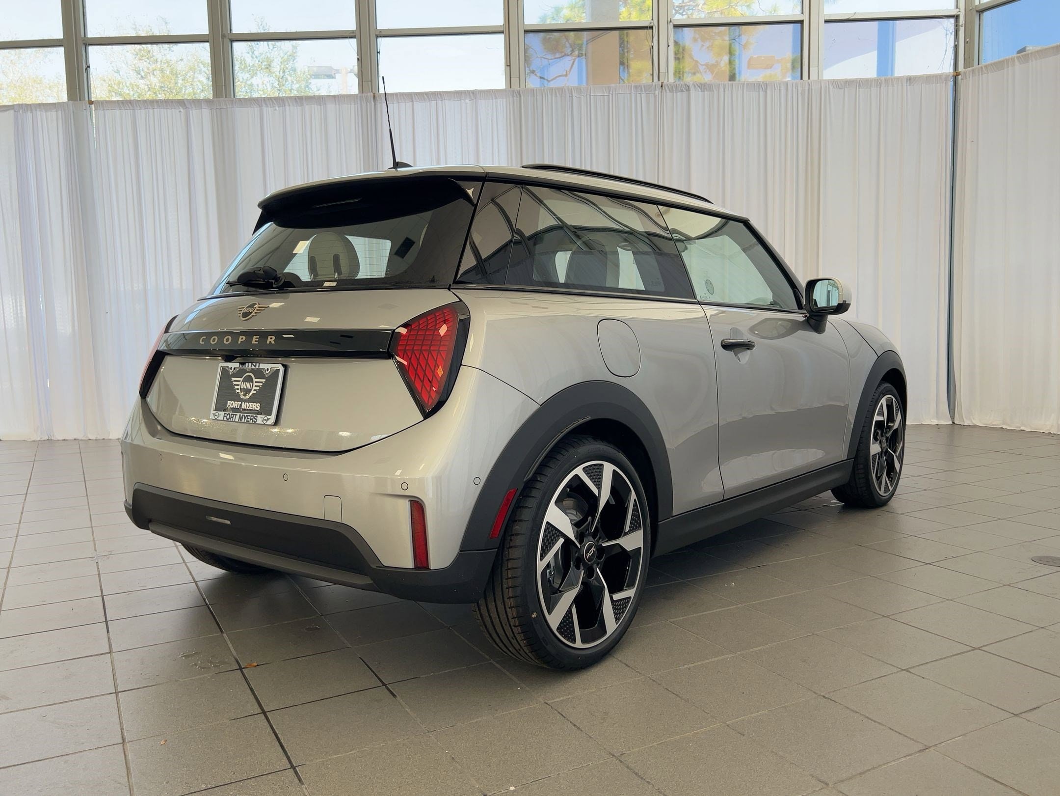 2026 MINI Hardtop 2 Door - Photo 9