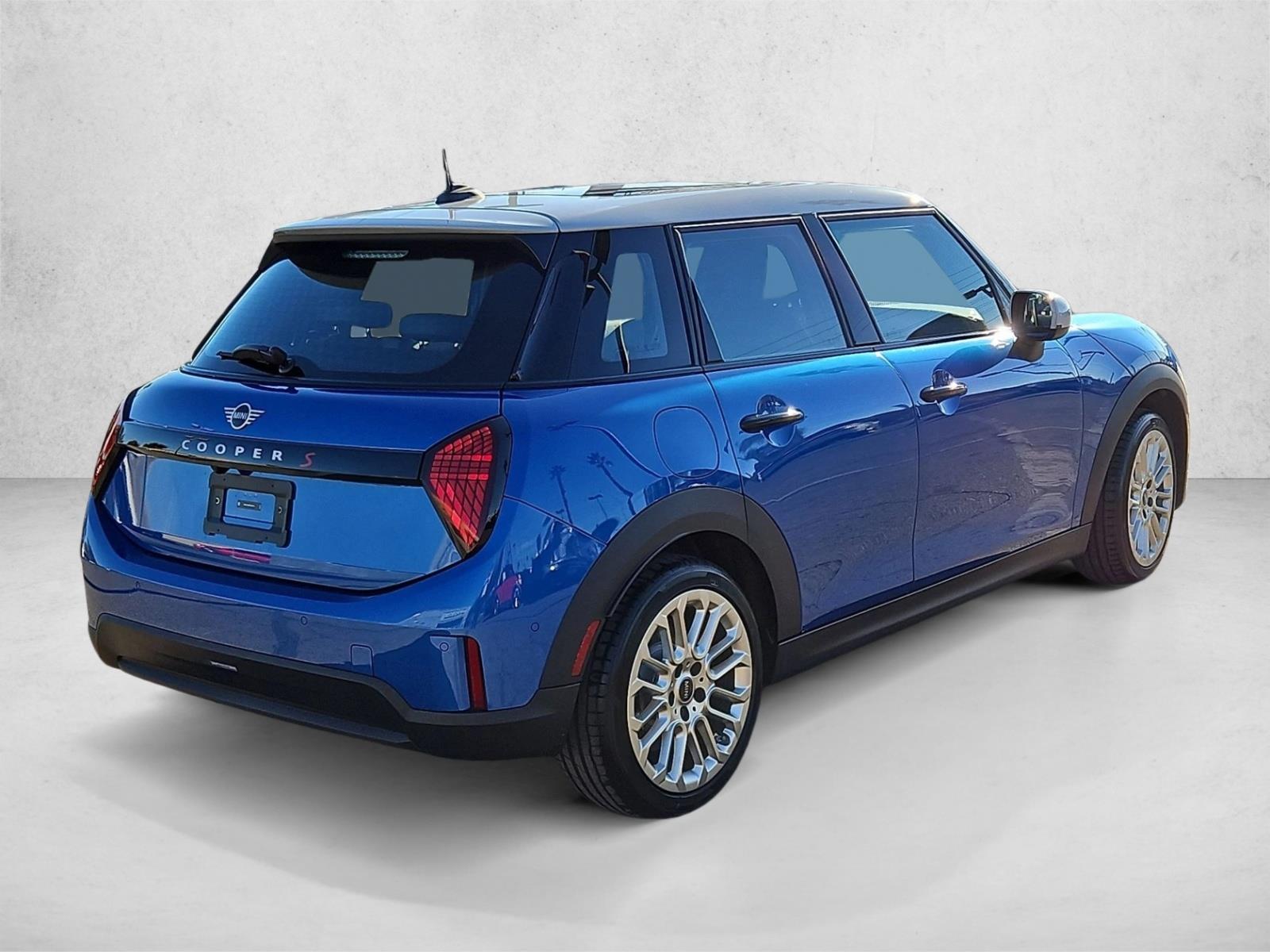 2026 MINI Hardtop 4 Door S - Photo 2