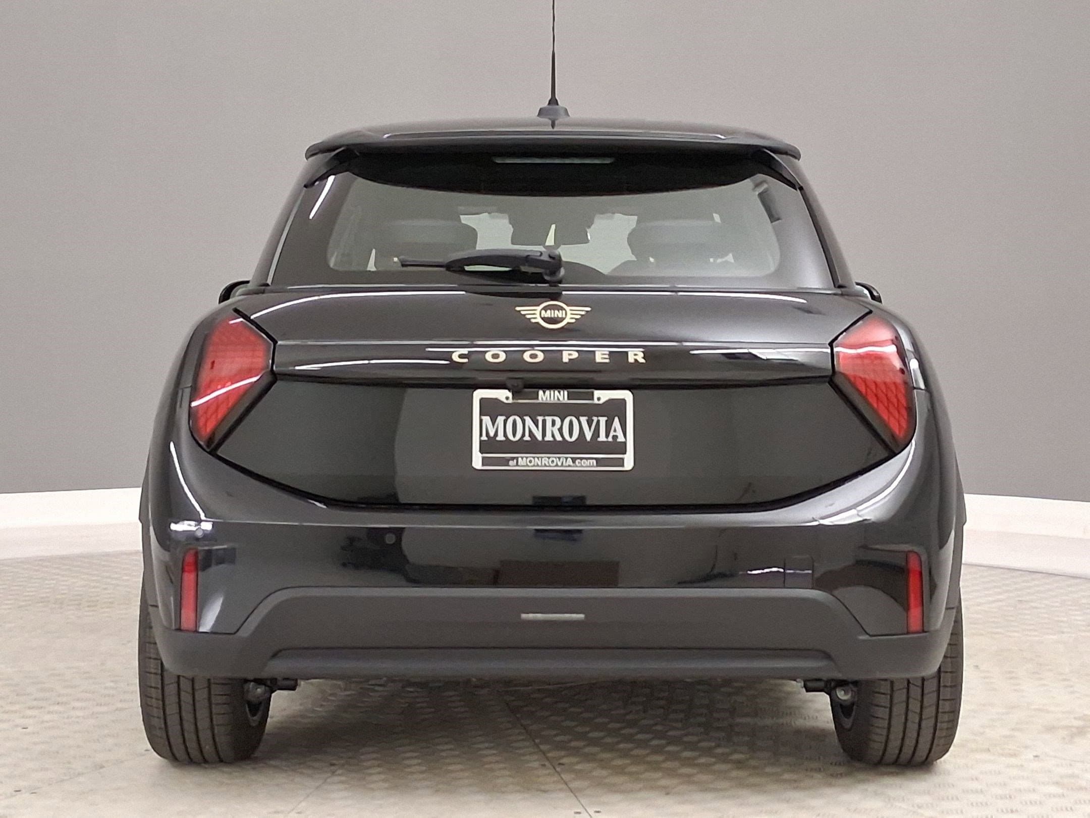 2026 MINI Hardtop 2 Door - Photo 8