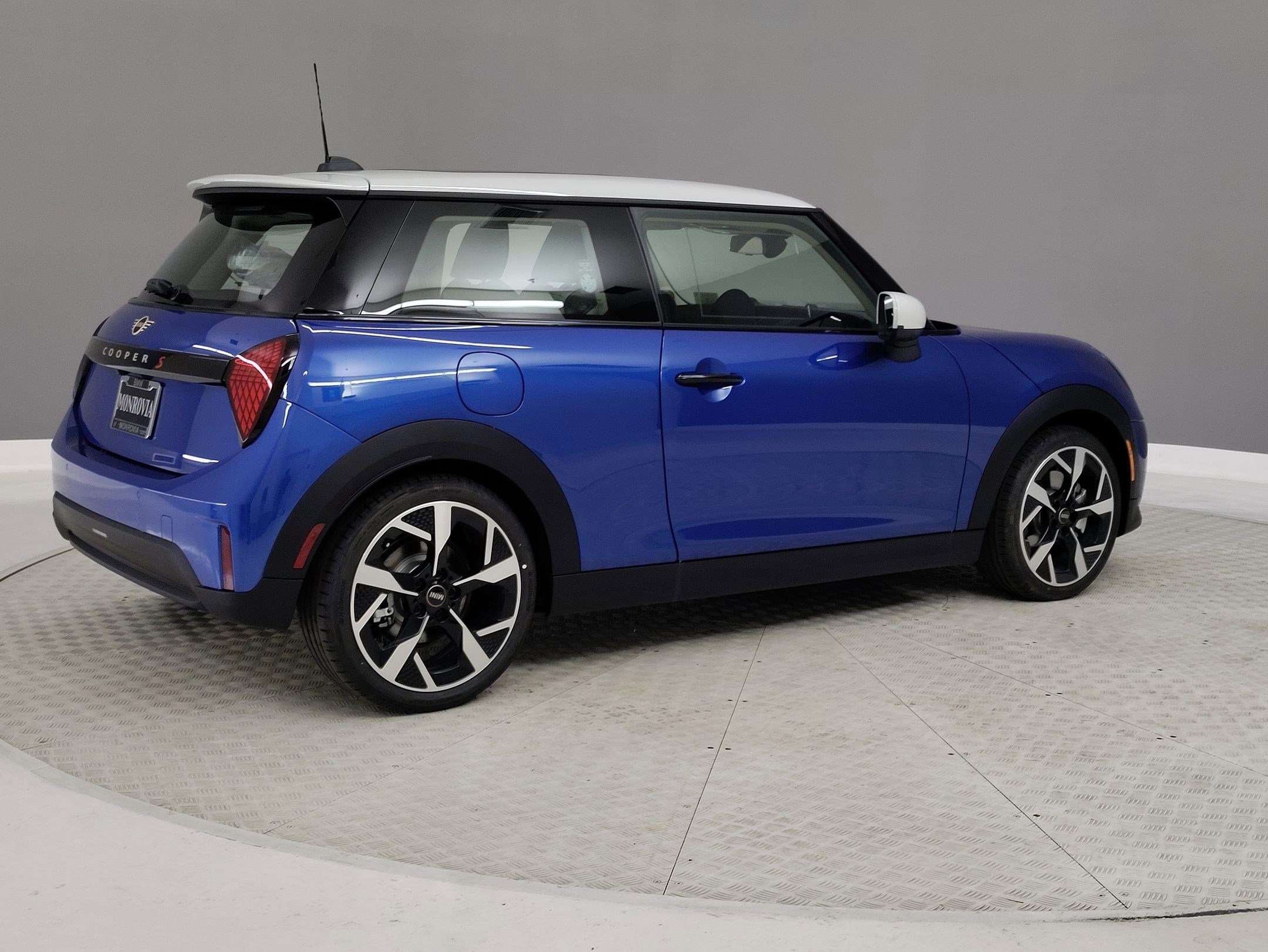 2026 MINI Hardtop 2 Door S - Photo 6