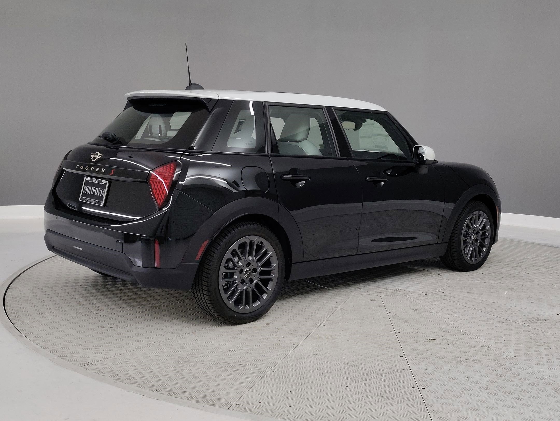 2026 MINI Hardtop 4 Door S - Photo 6