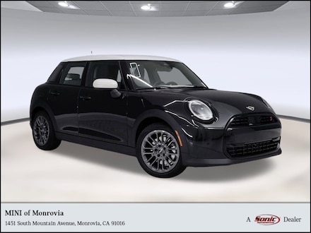 2026 MINI 4 Door Signature Plus Hatchback