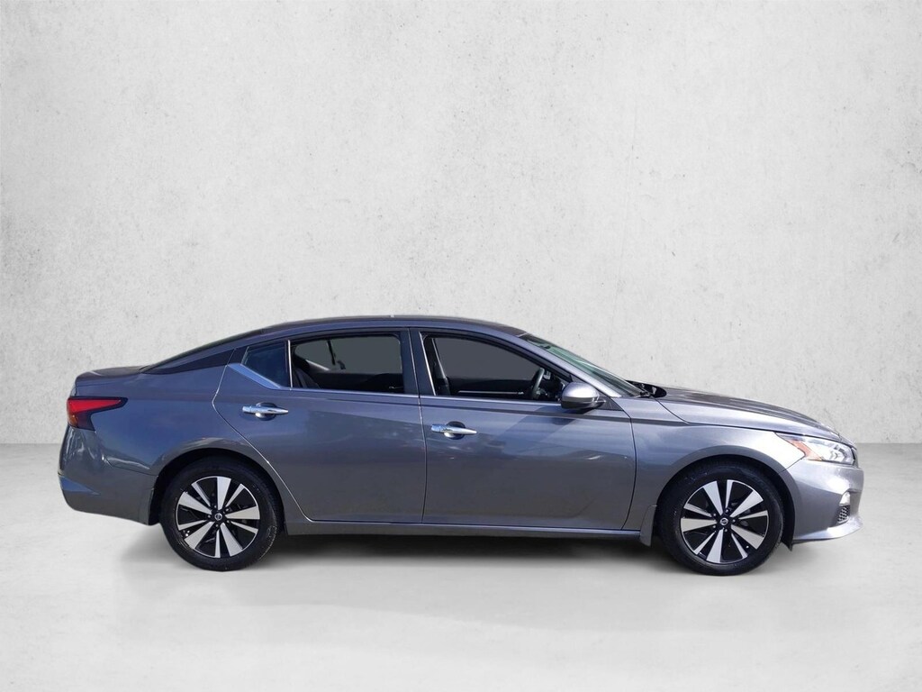 Used 2022 Nissan Altima 2.5 SV 4dr Car