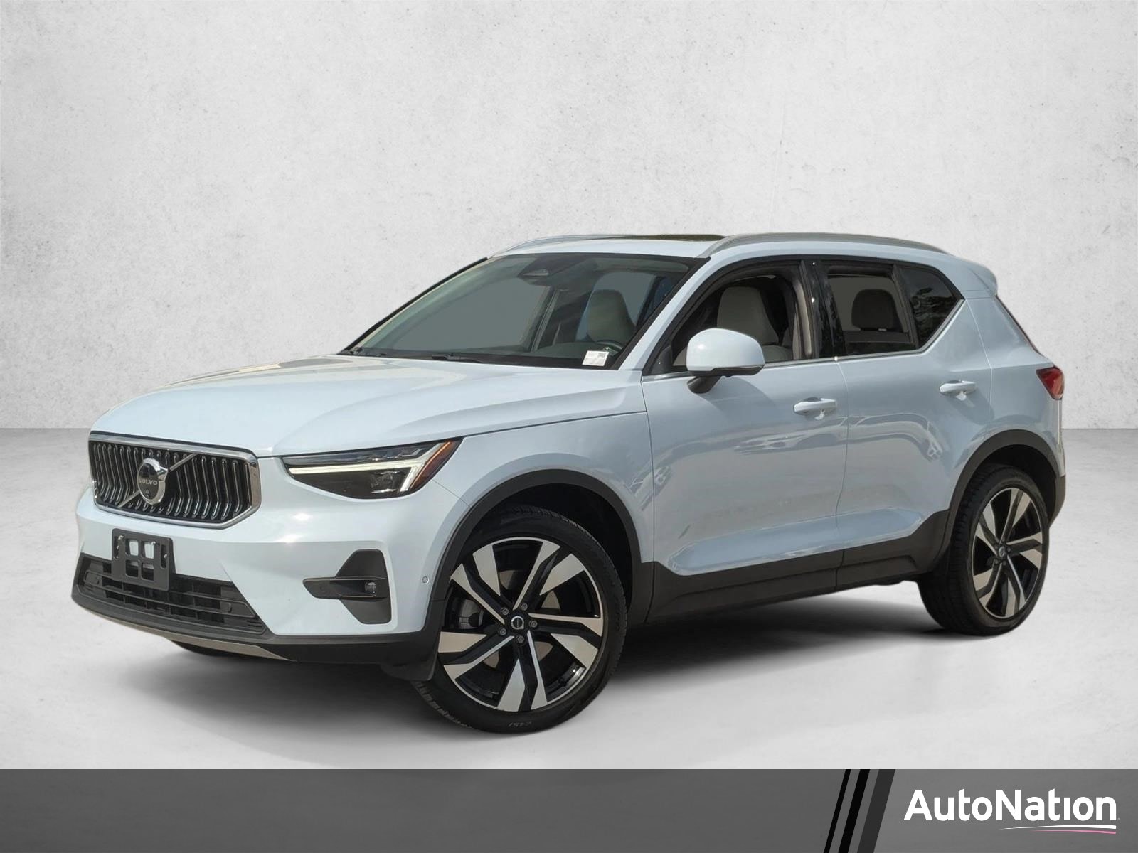 2025 Volvo XC40