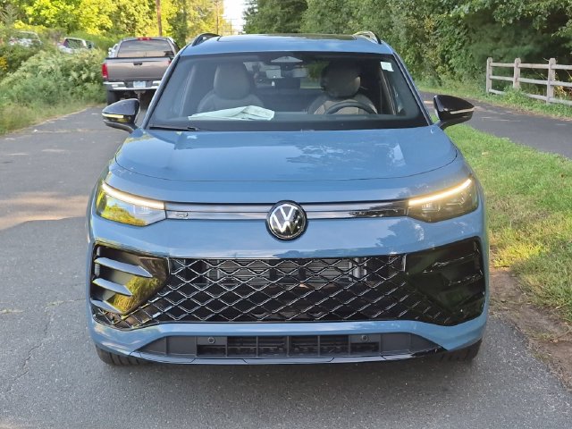 New 2026 Volkswagen Tiguan SE R-Line Black SUV