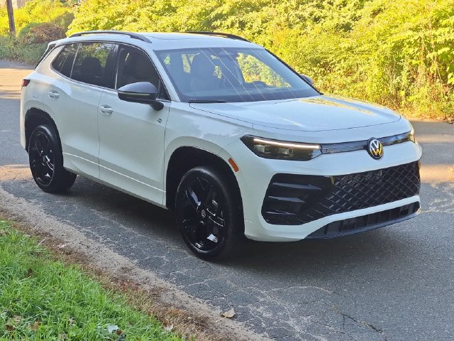 New 2026 Volkswagen Tiguan SE R-Line Black SUV