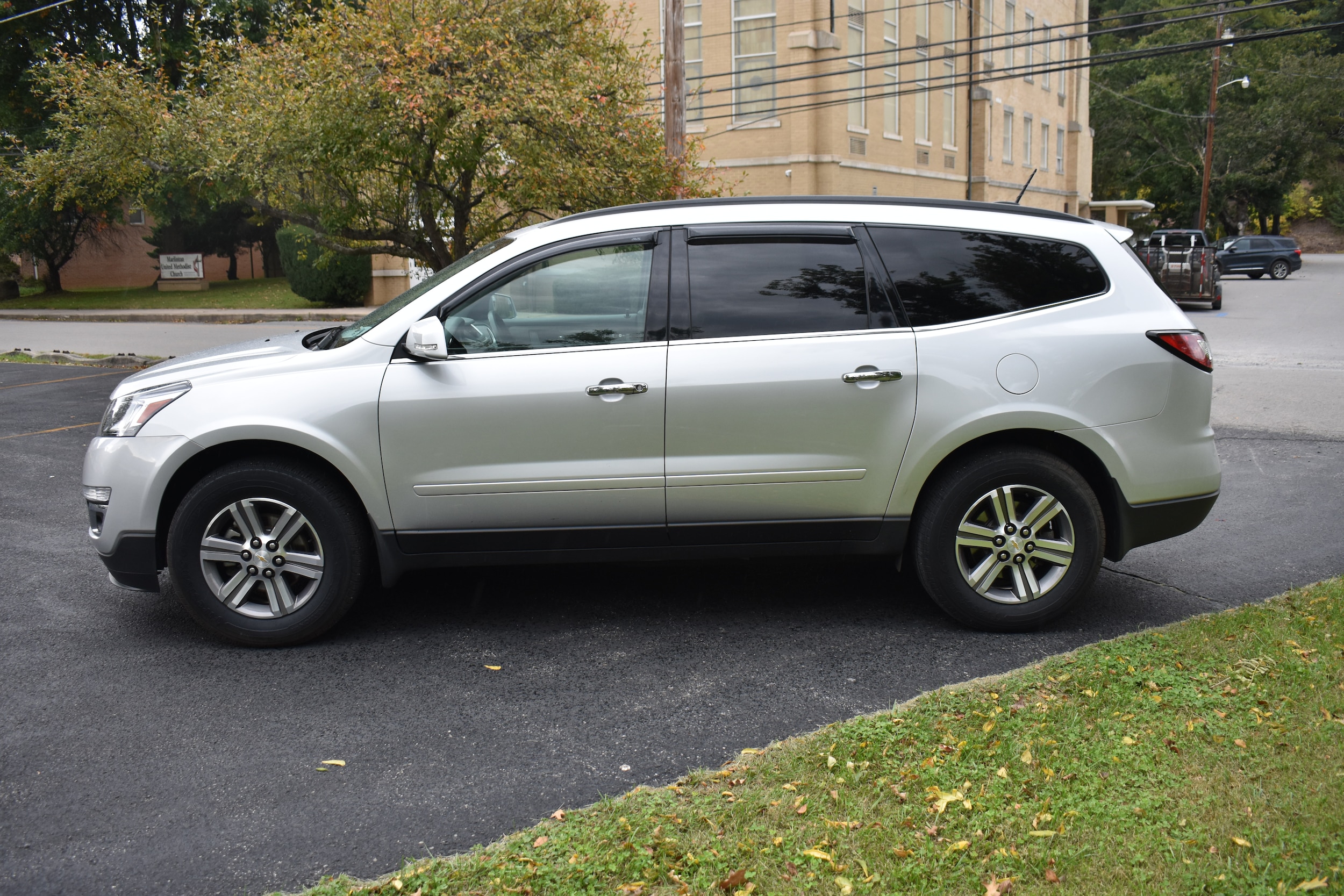 Used 2016 Chevrolet Traverse 2LT with VIN 1GNKVHKD3GJ281263 for sale in Marlinton, WV