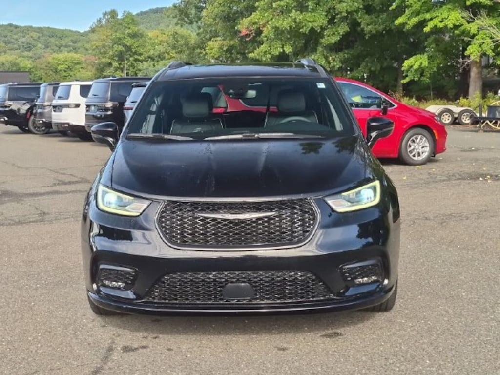 Certified 2025 Chrysler Pacifica Limited Minivan/Van