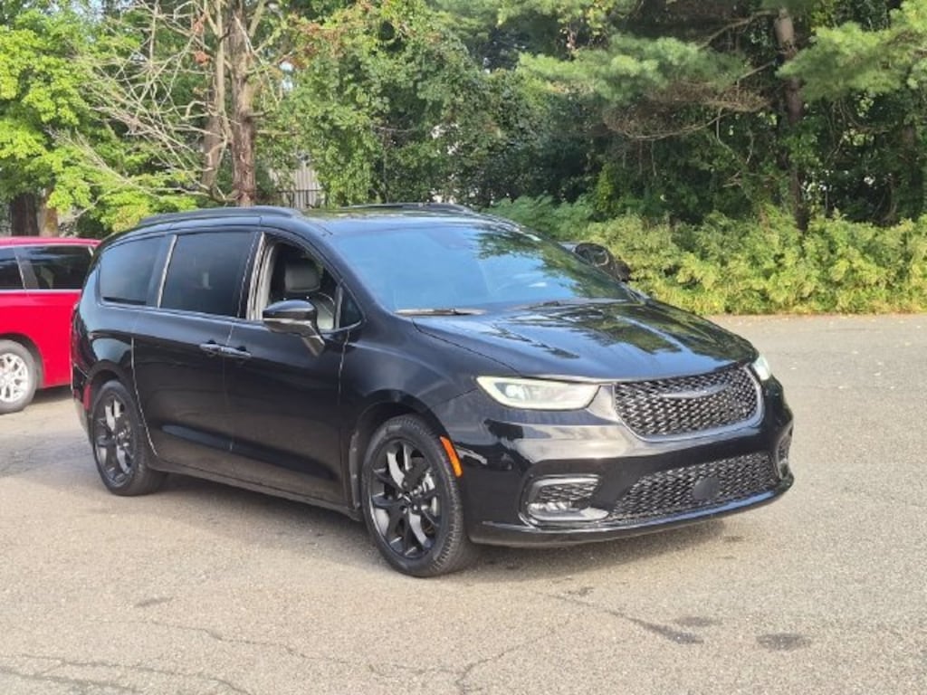 Certified 2025 Chrysler Pacifica Limited Minivan/Van