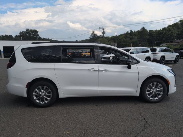 New 2027 Chrysler Pacifica Limited Passenger Van