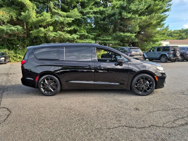 Certified 2025 Chrysler Pacifica Limited Minivan/Van