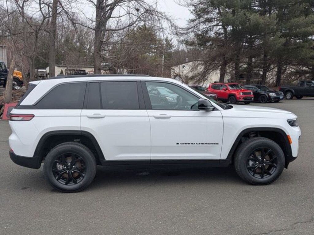 New 2026 Jeep Grand Cherokee Laredo Sport Utility