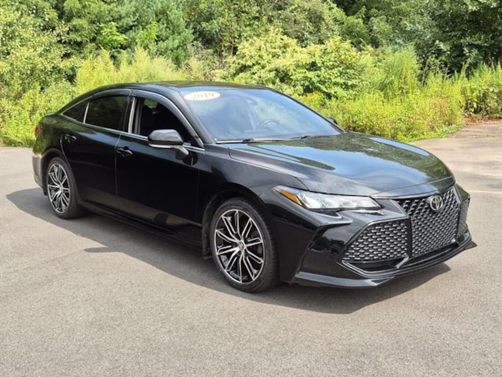 Used 2019 Toyota Avalon XSE Sedan