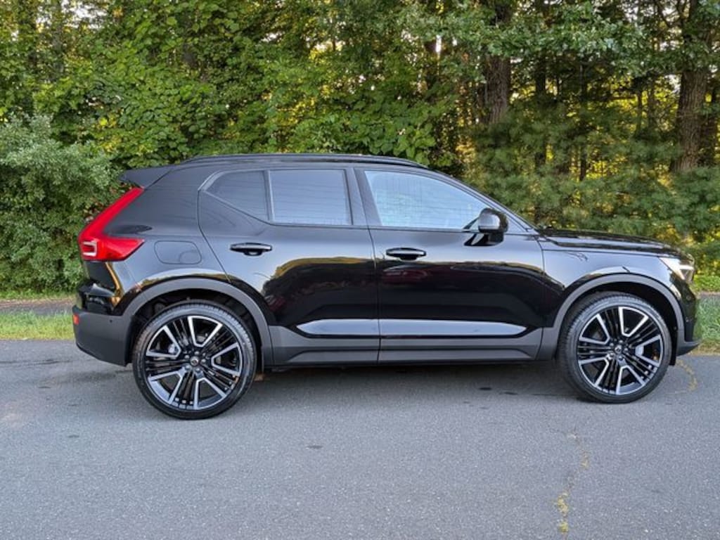 New 2026 Volvo XC40 B5 Ultra Black Edition SUV