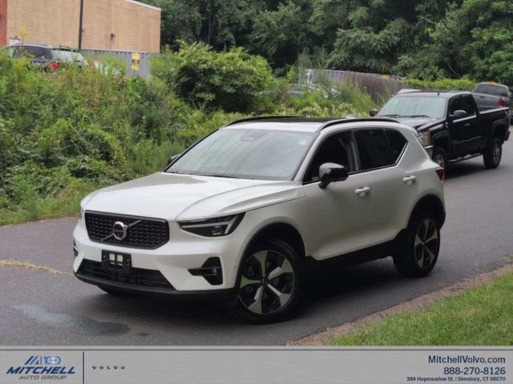 New 2026 Volvo XC40 B5 Plus SUV