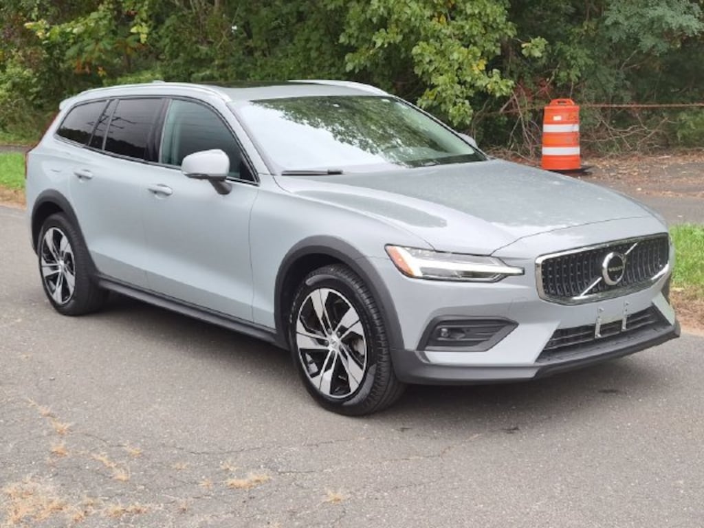 Certified 2025 Volvo V60 Cross Country B5 Plus Wagon