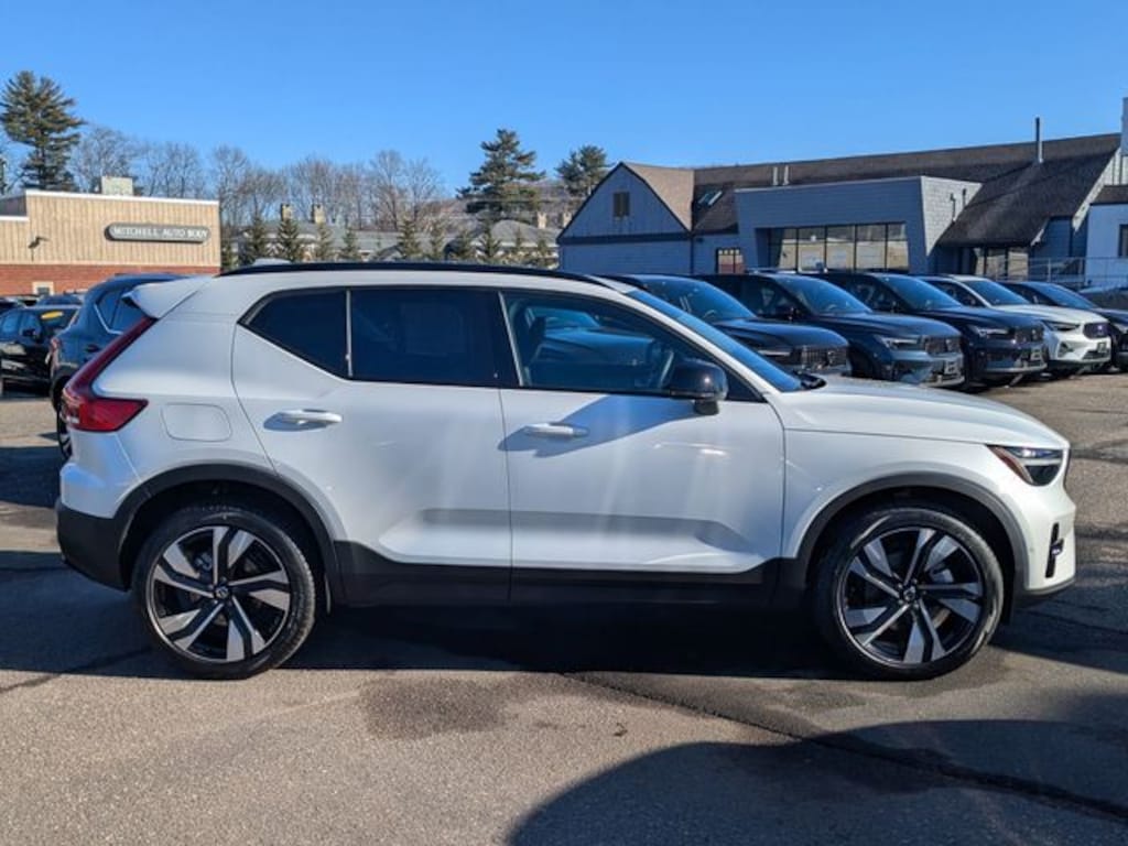 Used 2026 Volvo XC40 B5 Plus SUV