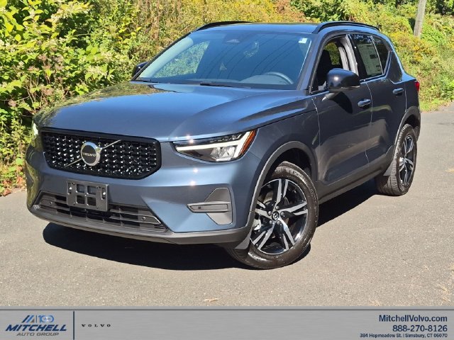 New 2026 Volvo XC40 B5 Core SUV