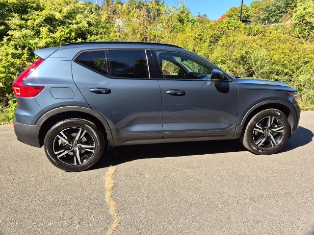 New 2026 Volvo XC40 B5 Core SUV
