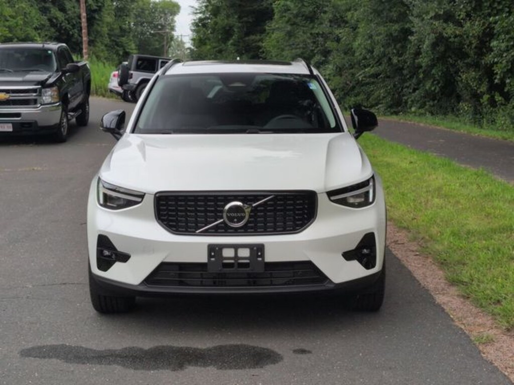 New 2026 Volvo XC40 B5 Plus SUV