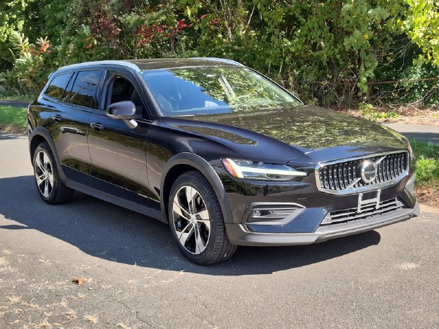 Certified 2025 Volvo V60 Cross Country B5 Plus Wagon