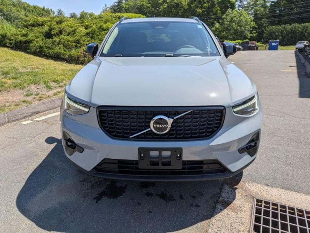 New 2026 Volvo XC40 B5 Plus SUV