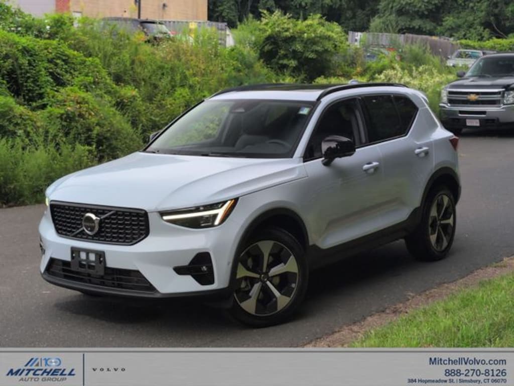 New 2026 Volvo XC40 B5 Plus SUV