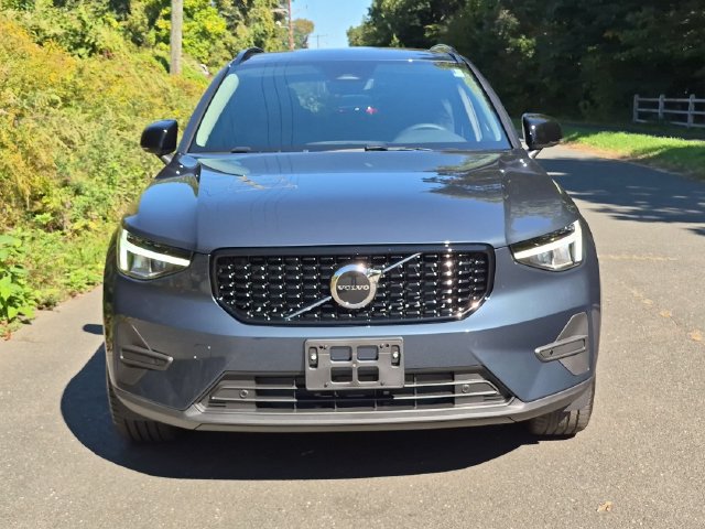 New 2026 Volvo XC40 B5 Core SUV