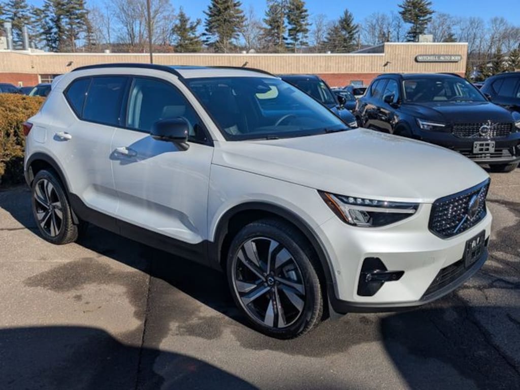 Used 2026 Volvo XC40 B5 Plus SUV