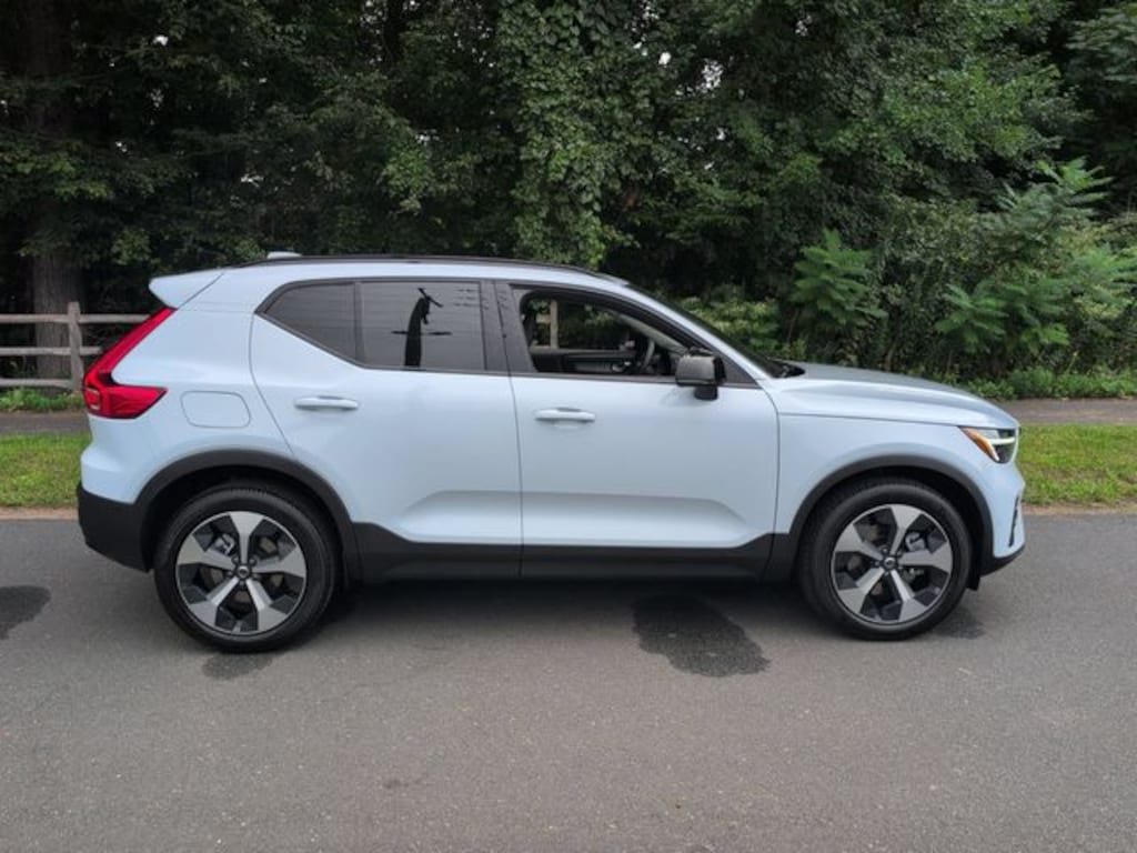 New 2026 Volvo XC40 B5 Plus SUV