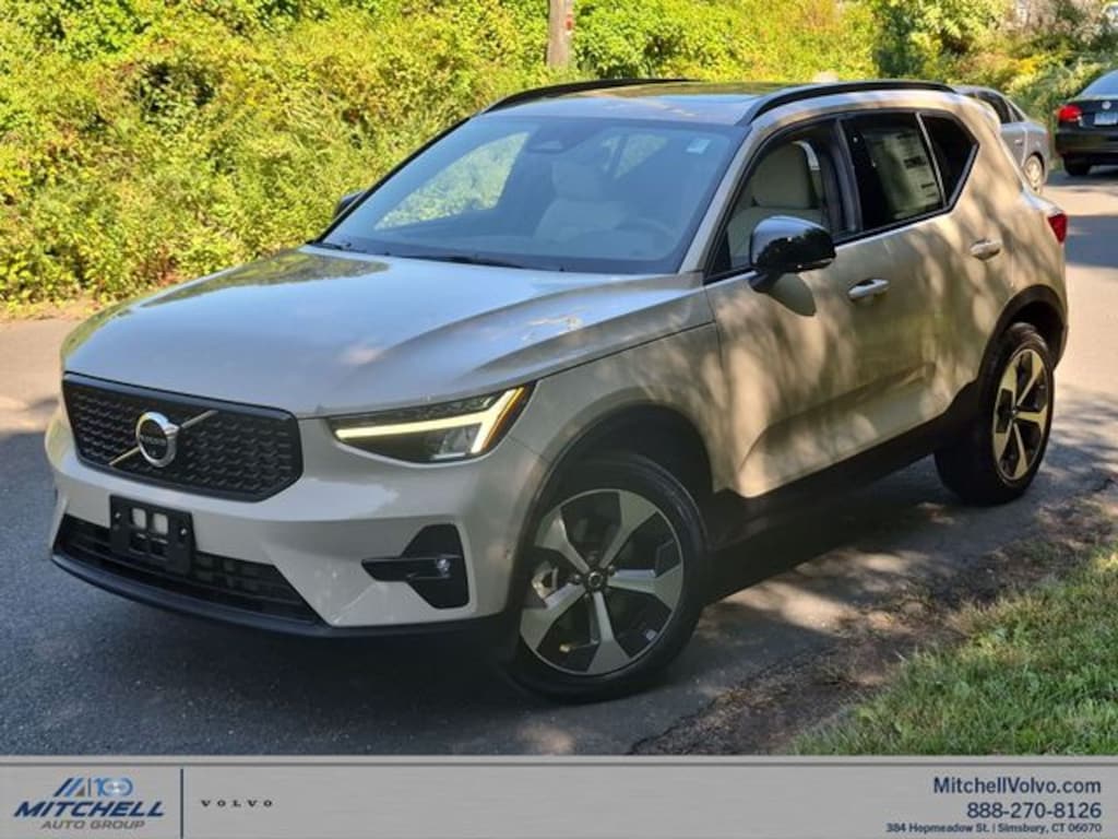 New 2026 Volvo XC40 B5 Plus SUV