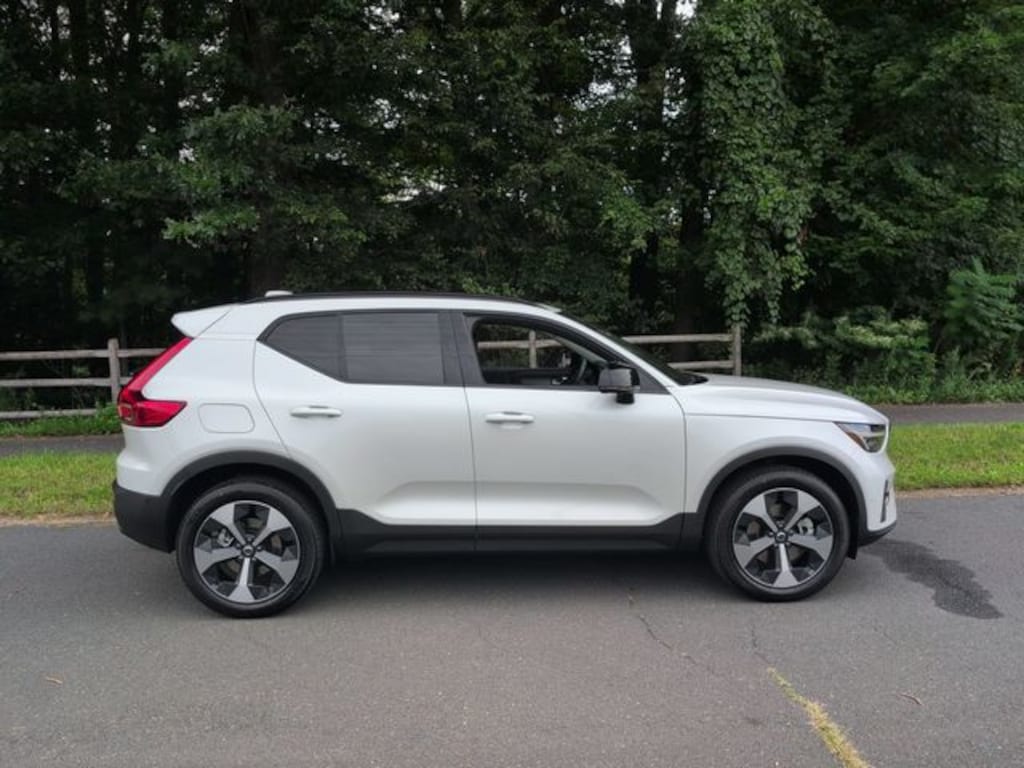 New 2026 Volvo XC40 B5 Plus SUV