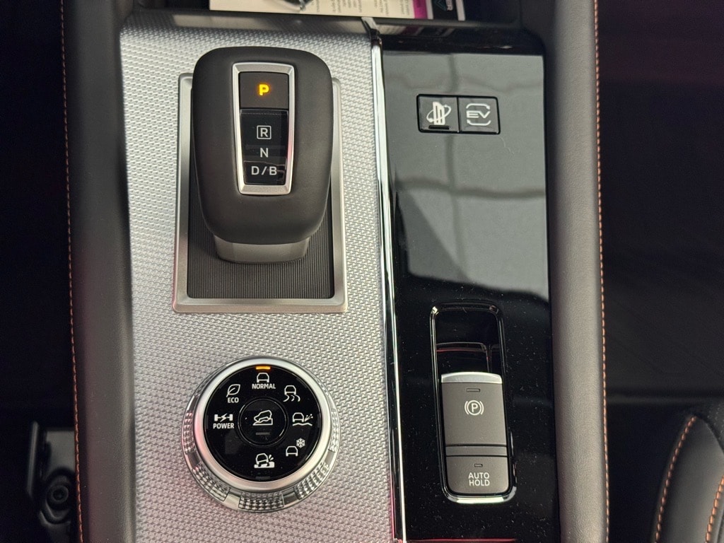 2025 Mitsubishi Outlander Plug-in Hybrid SEL - Photo 33