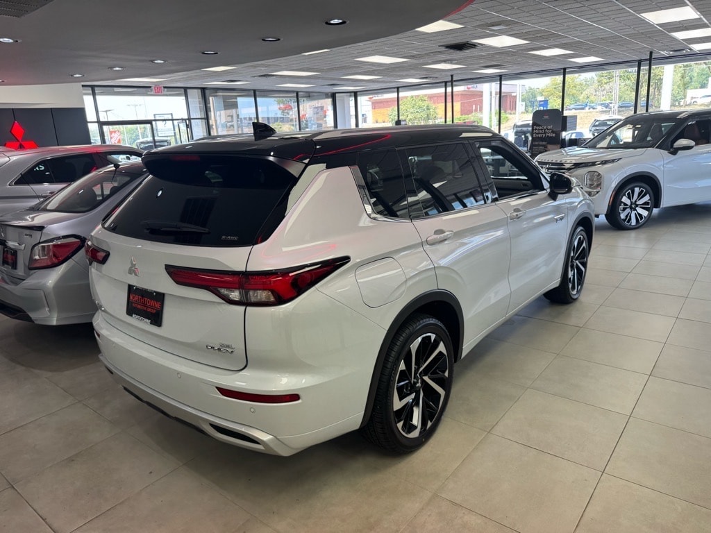 2025 Mitsubishi Outlander Plug-in Hybrid SEL - Photo 4