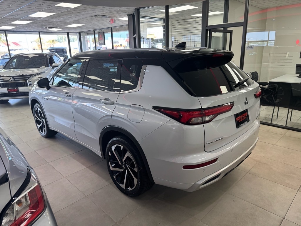 2025 Mitsubishi Outlander Plug-in Hybrid SEL - Photo 2