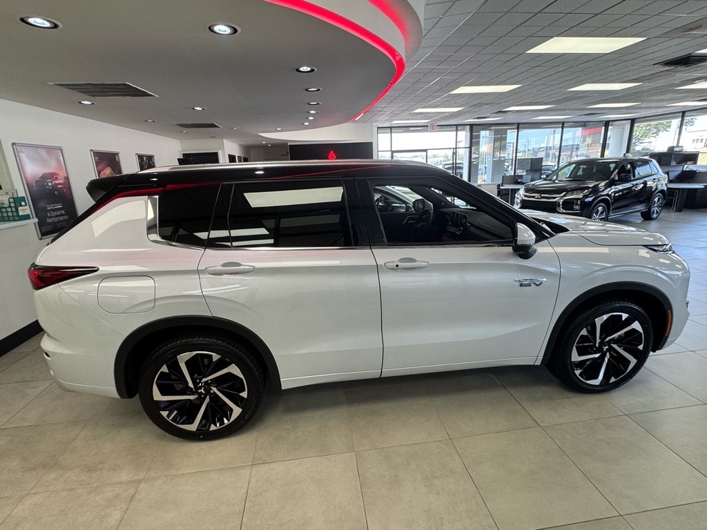 2025 Mitsubishi Outlander Plug-in Hybrid SEL - Photo 5