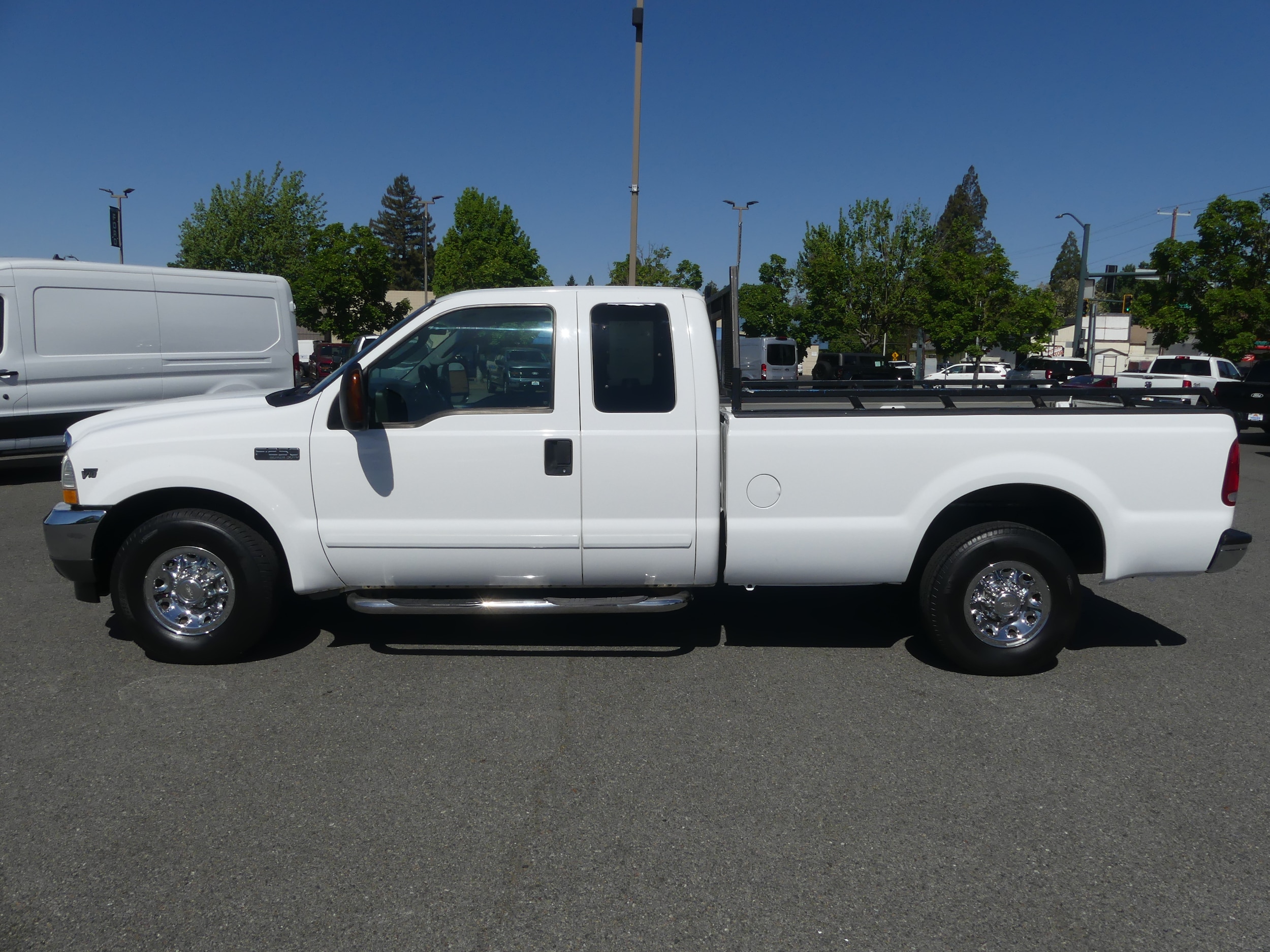 Used 2003 Ford F-250 Super Duty XLT with VIN 1FTNX20S63EB87976 for sale in Grants Pass, OR