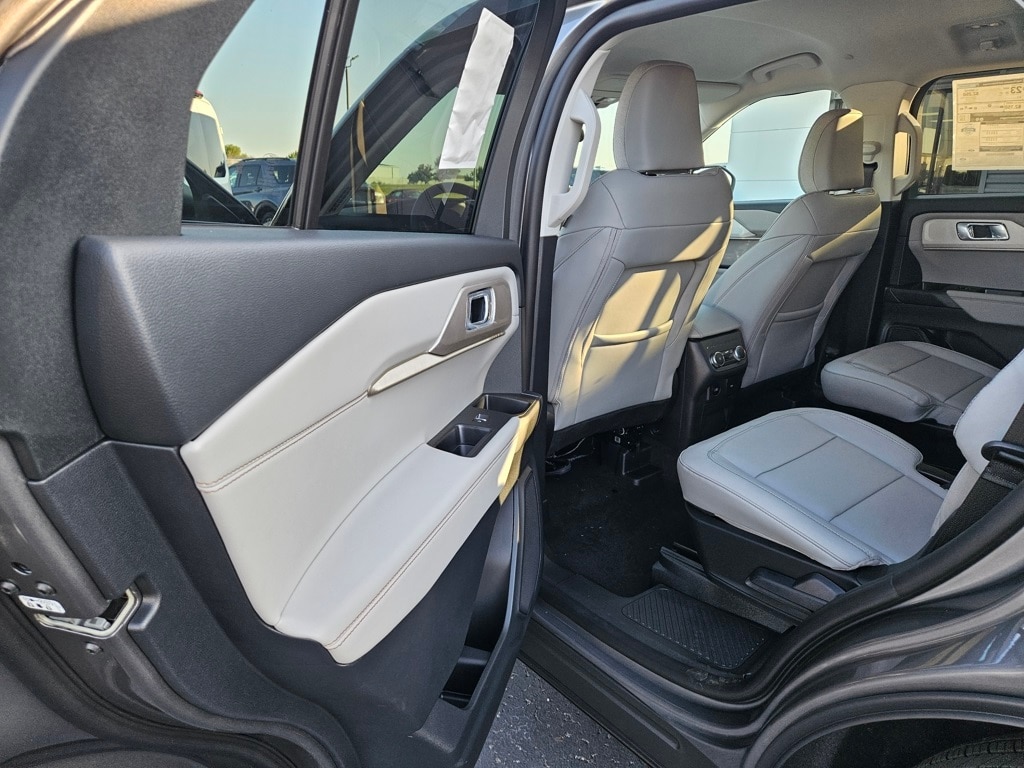2026 Ford Explorer Active - Photo 17