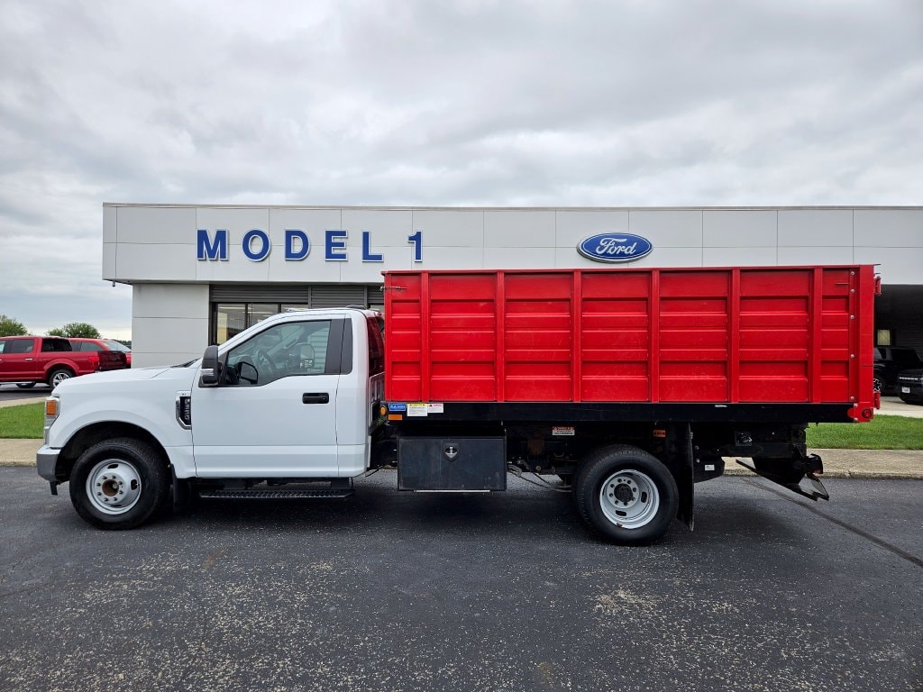 2022 Ford F-350 Super Duty Chassis Cab