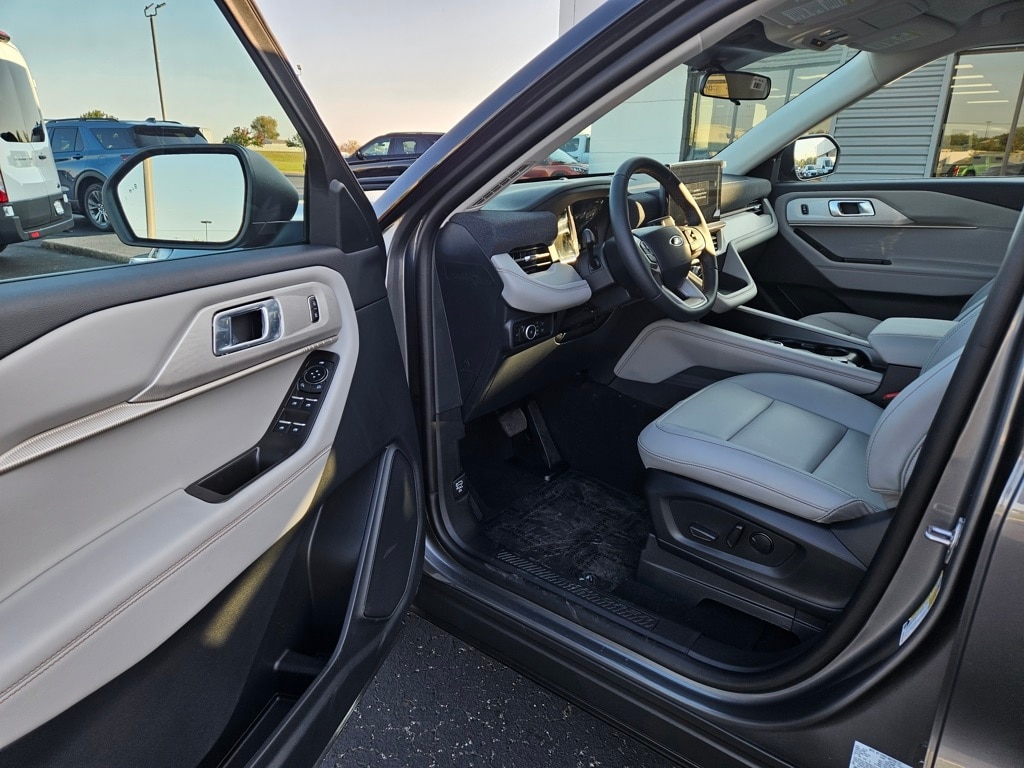 2026 Ford Explorer Active - Photo 9