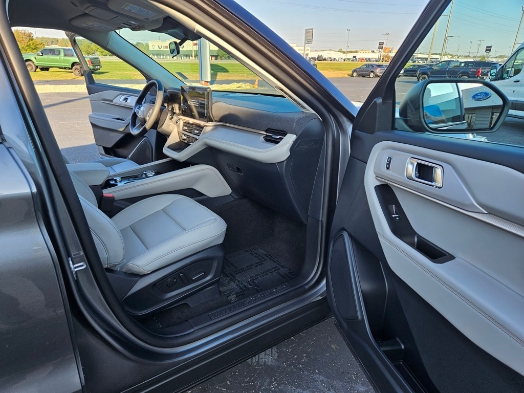 2026 Ford Explorer Active - Photo 15