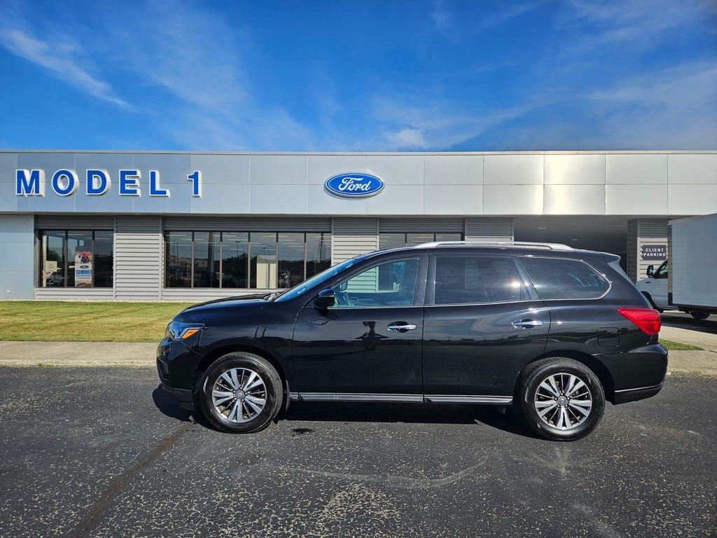 Used 2017 Nissan Pathfinder SV SUV