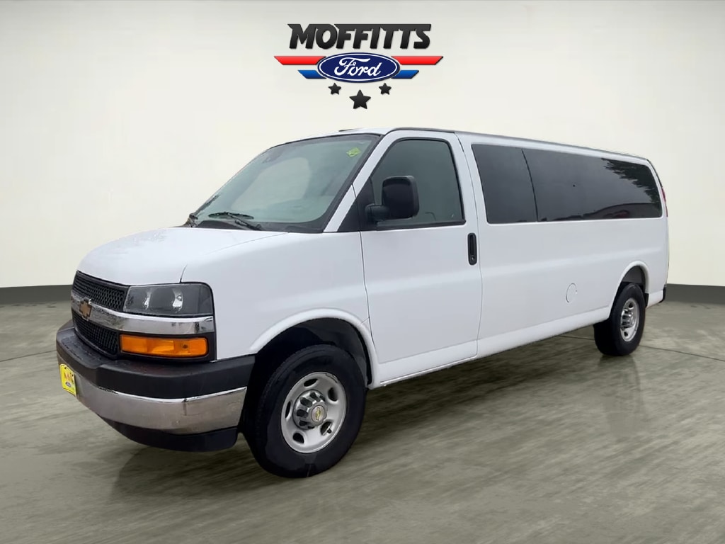 2025 Chevrolet Express Passenger LT