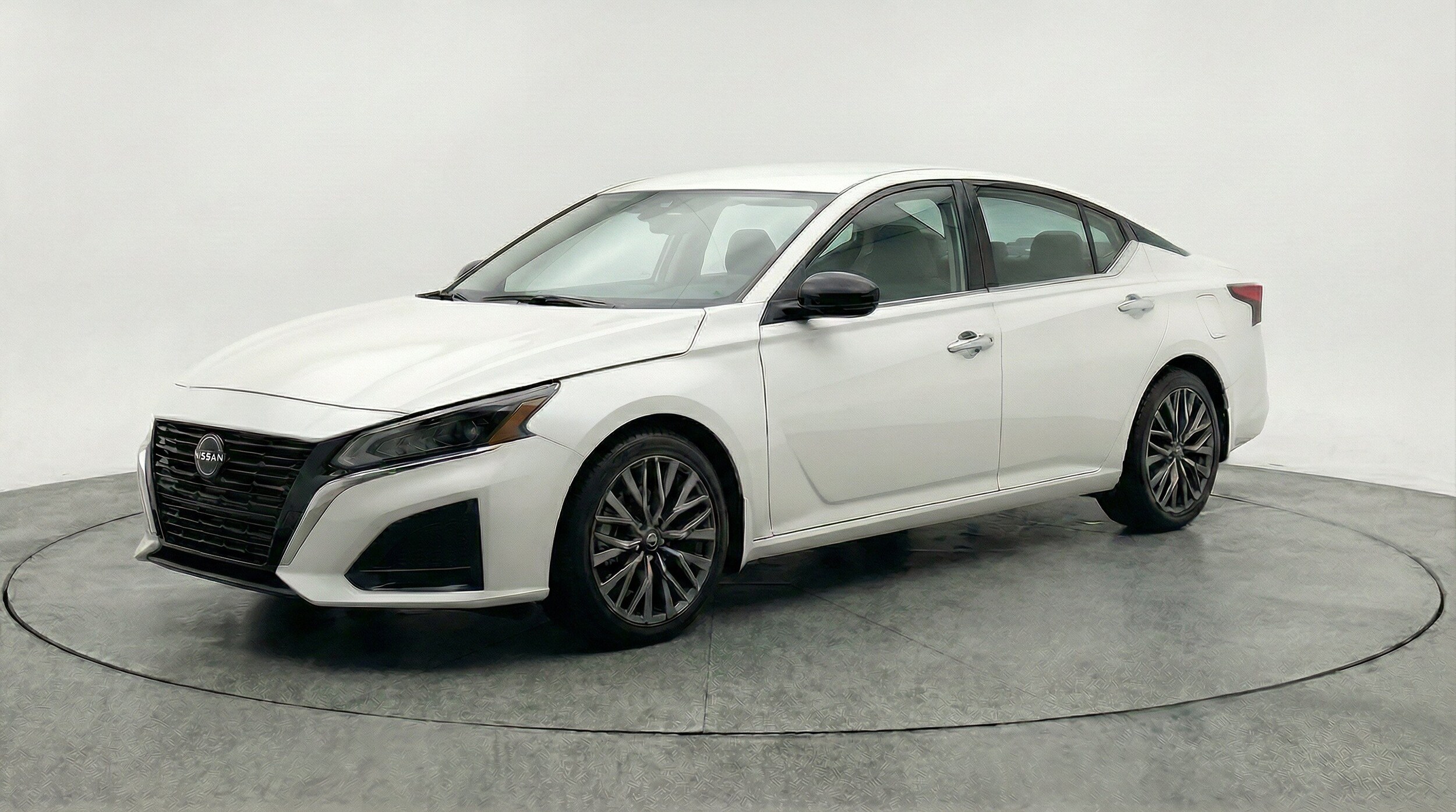 Thumbnail: 2025 Nissan Altima - 3