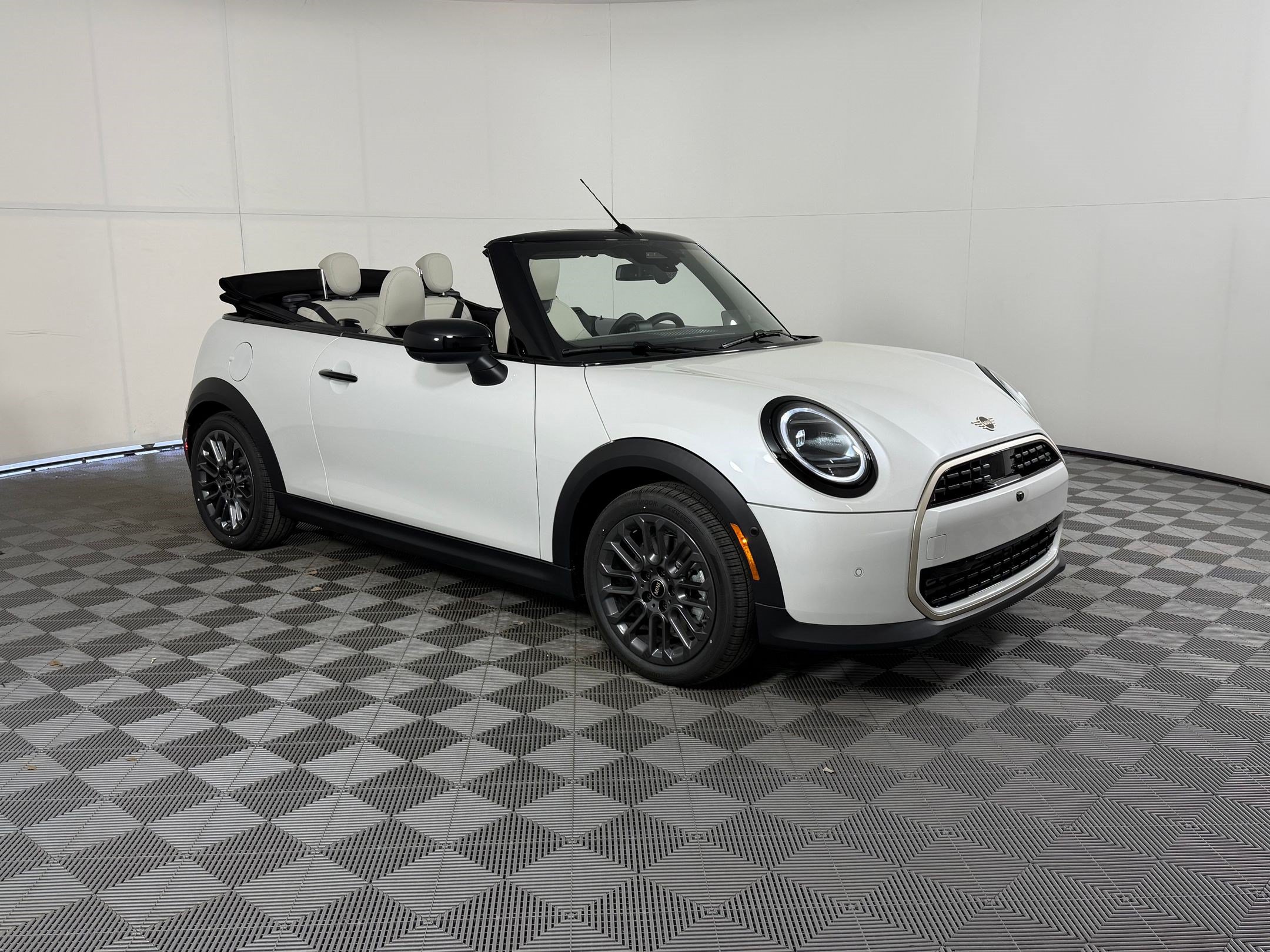 2026 MINI Convertible Base - Photo 7